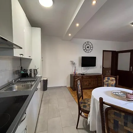 Tina Apartman *