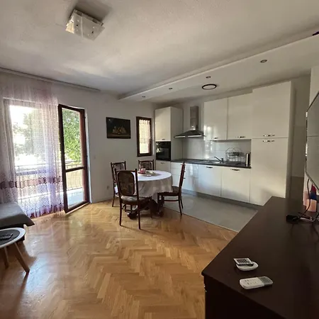 Tina Apartman *