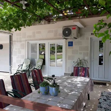 Apartman Tina *